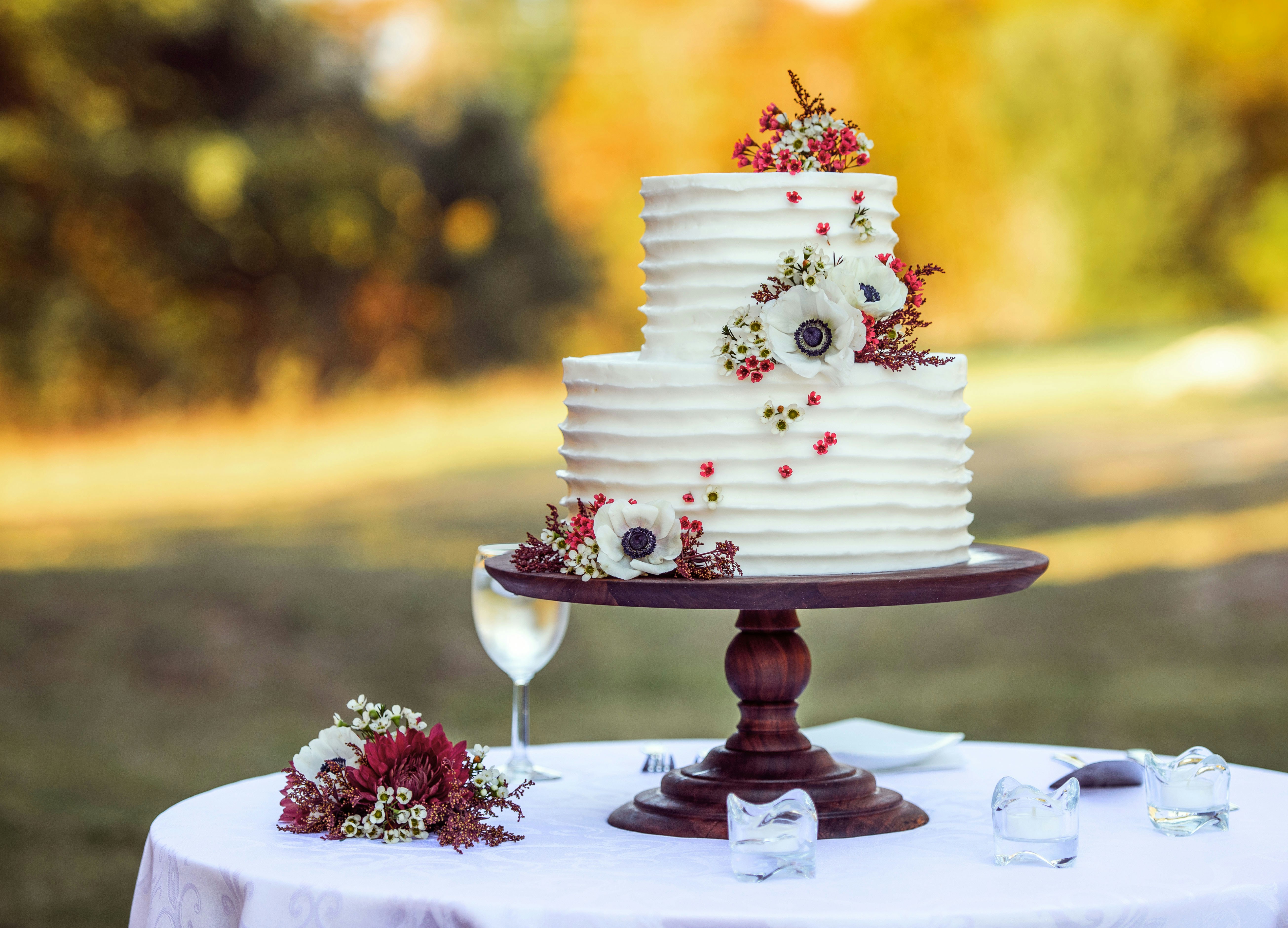 3 Steps to Take to Freeze the Top Tier of Your Wedding Cake