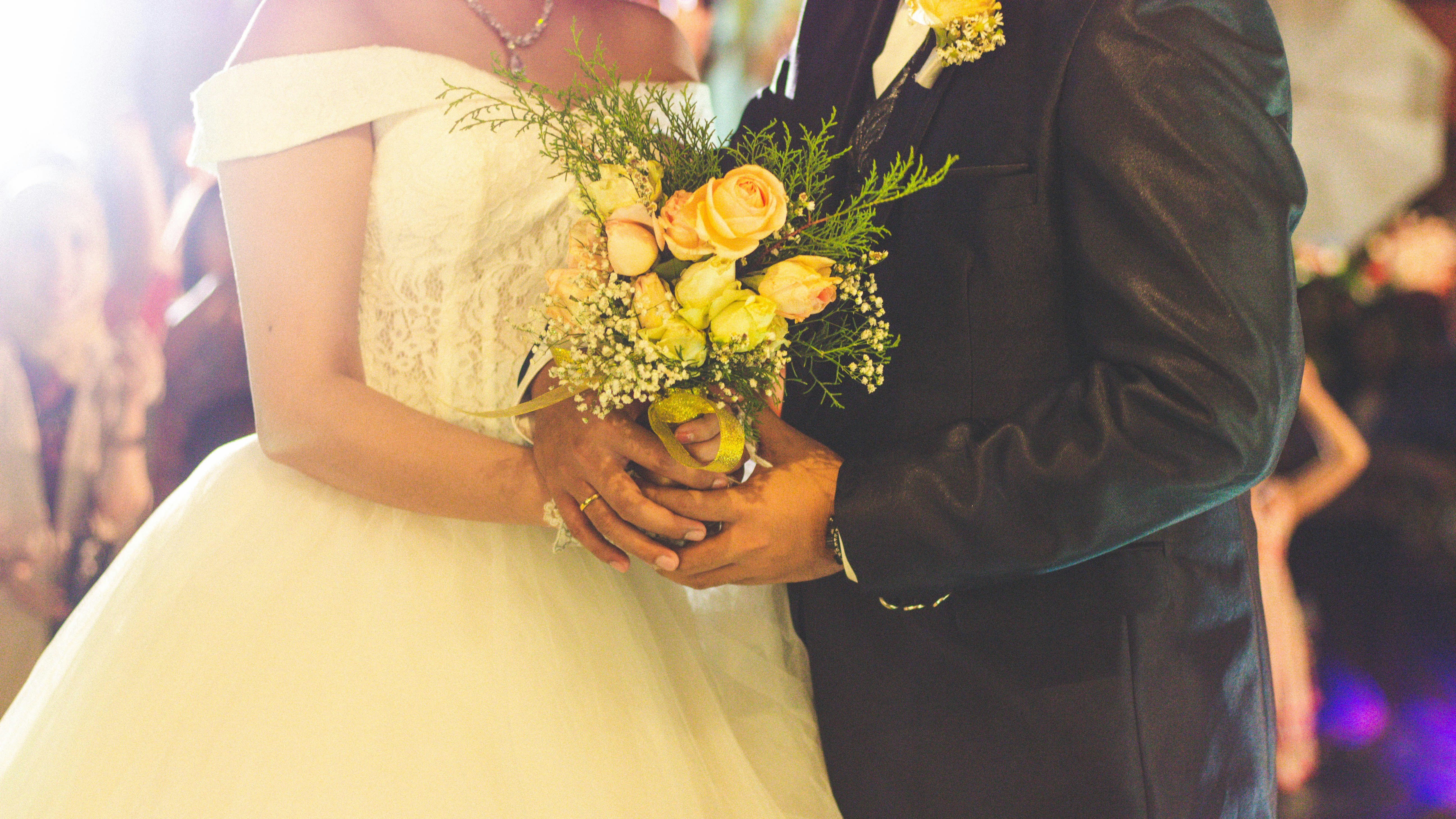 Butter Yellow: The Soft Wedding Color Defining 2025