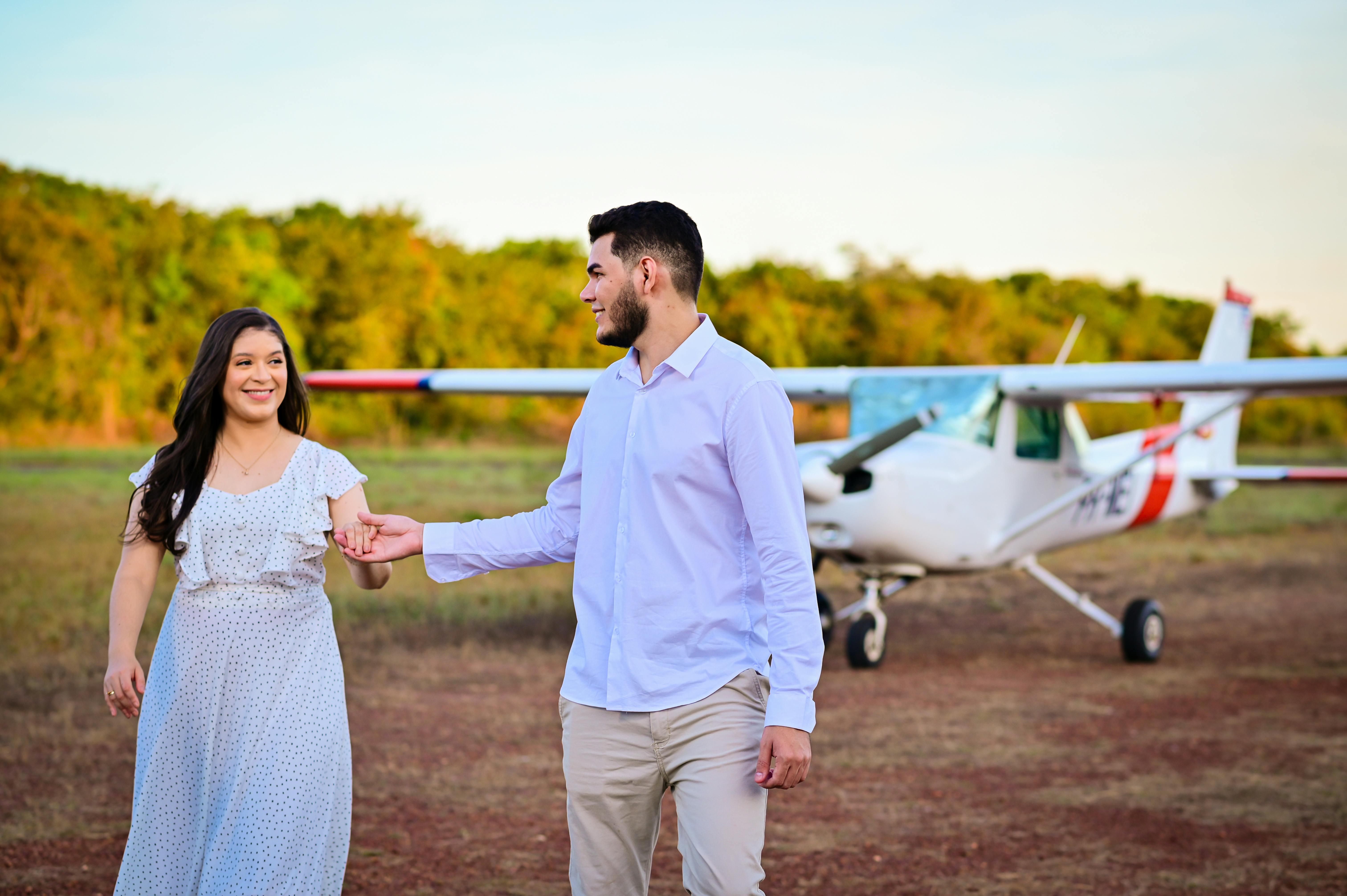 Engagement Photo Trends 2025: Unexpected, Casual, and Deeply Personal