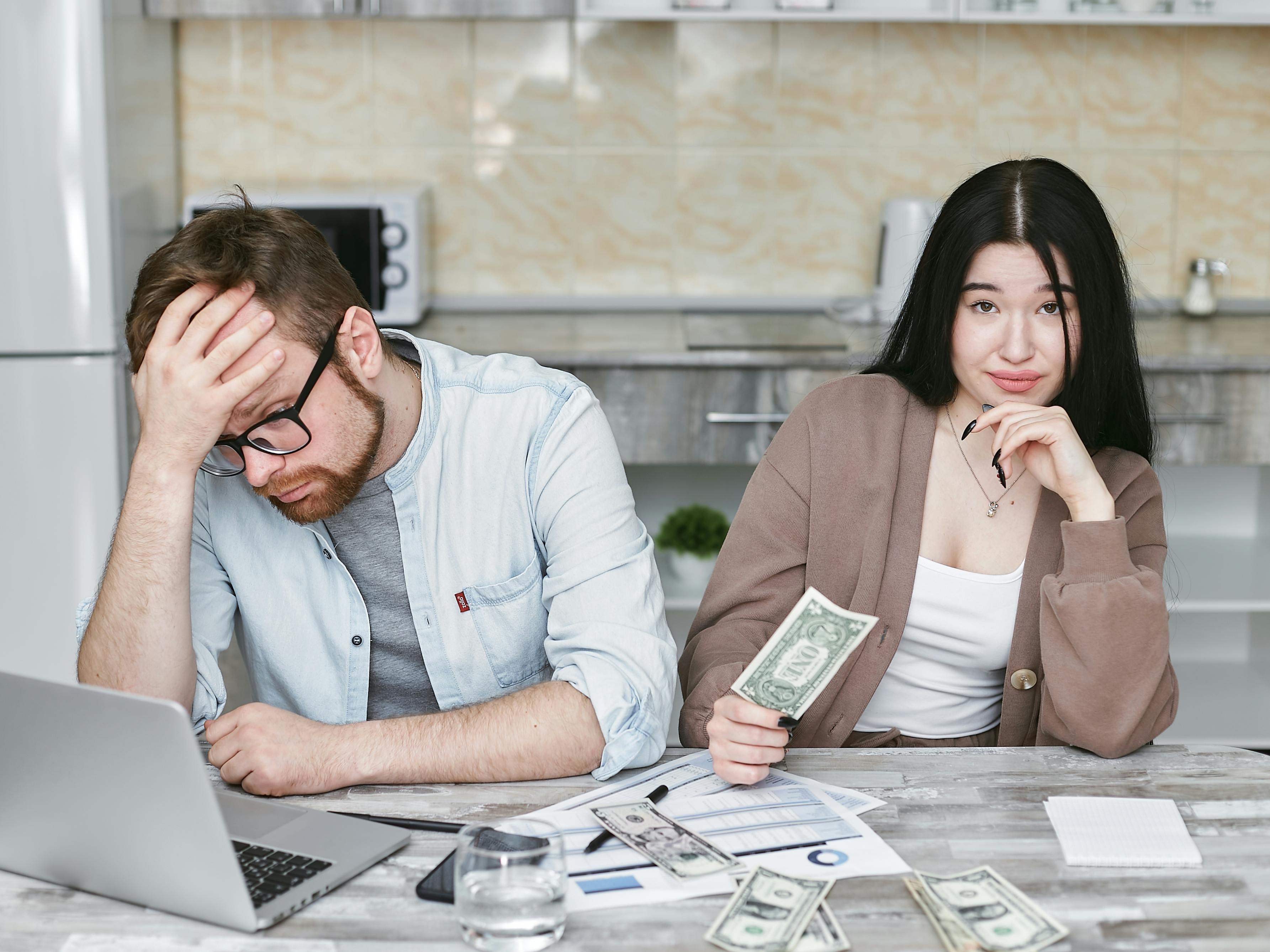 How to Split Home Bills After Marriage