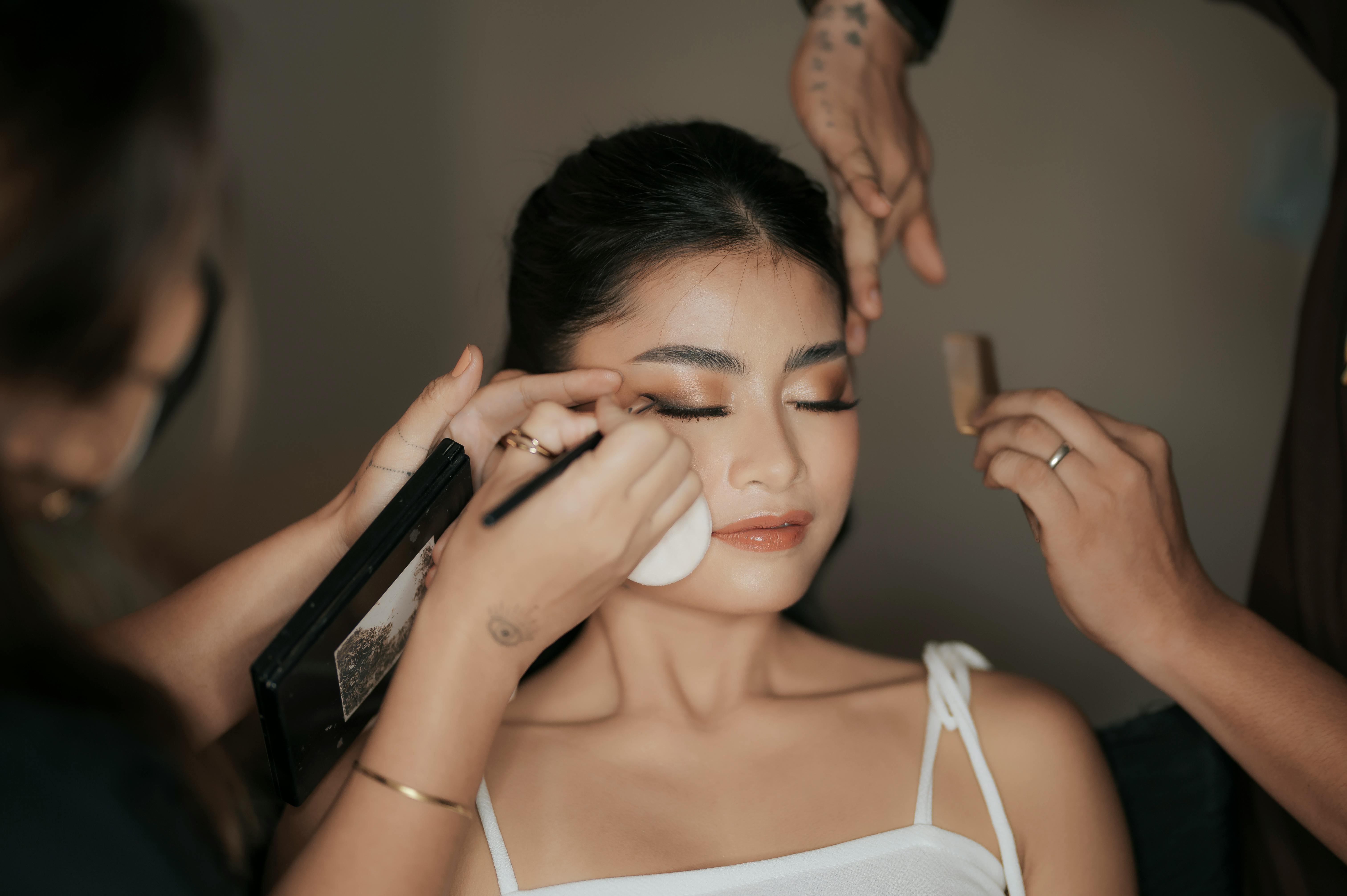 7 Sweat-Proof Makeup Tips for Hot Summer Weddings
