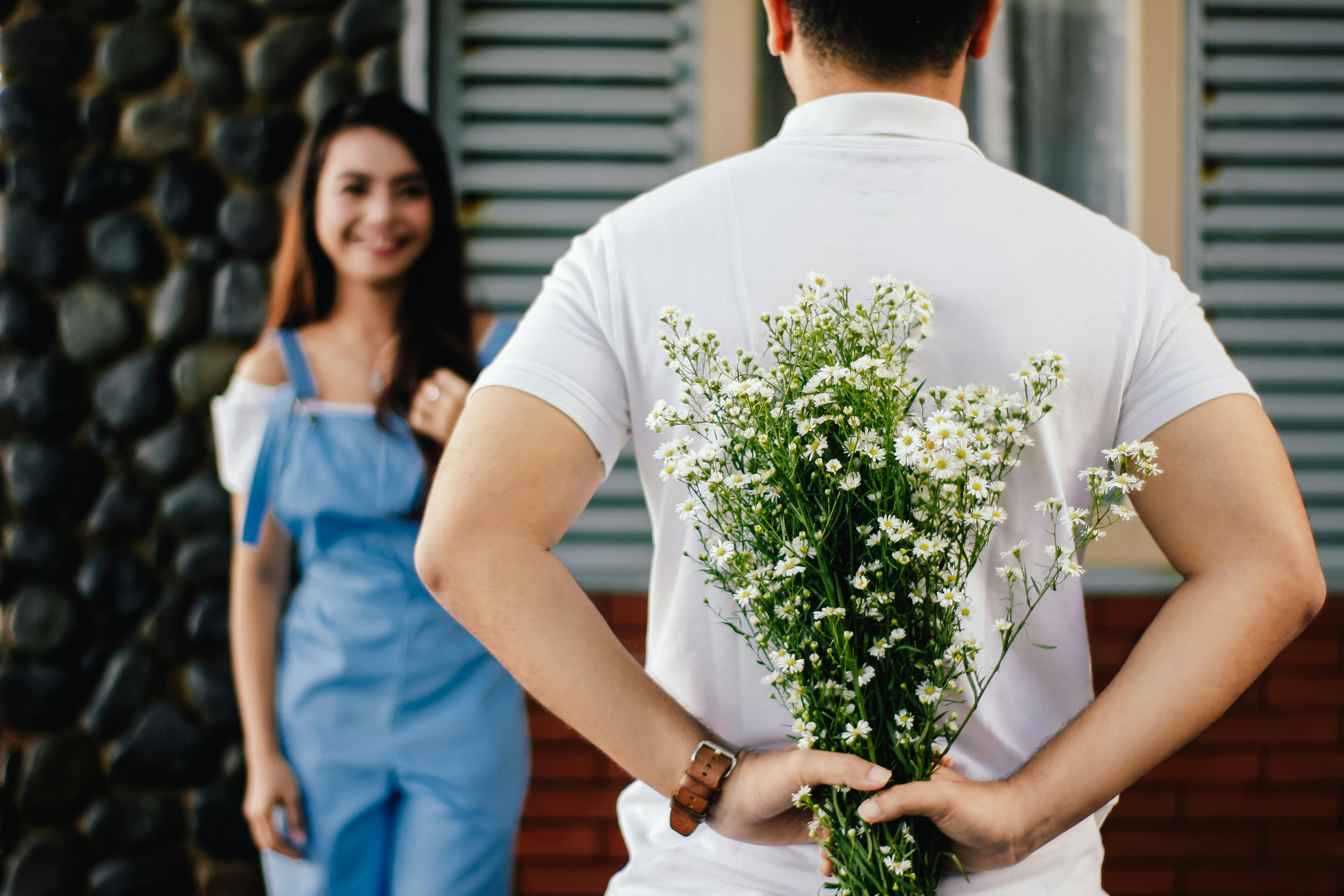 How Self-Work Will Make You A Better Partner, According To A Relationship Therapist